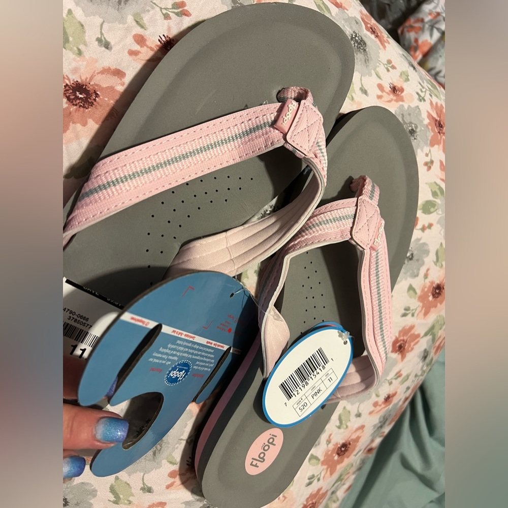 Size 11 Pink NWT flip flops by Floopi